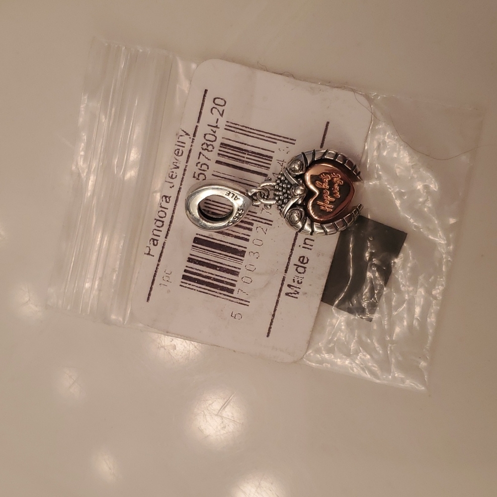 Pandora charm  2024 word is  hope has wings in gold heart silver gold 925 boxed